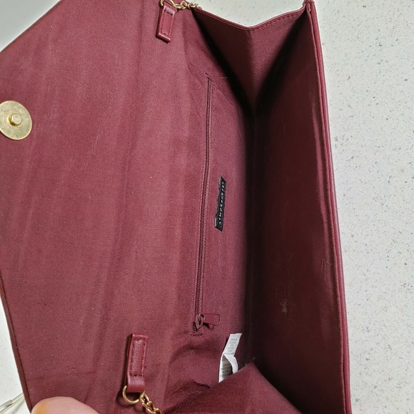 Atmosphere Red Burgundy Suede with Gold Tone Bow & Chain Strap Purse Clutch - Picture 5 of 7